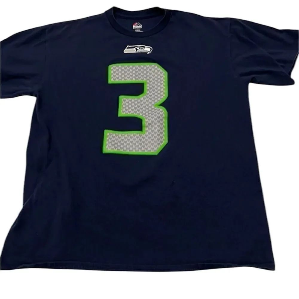 Seahawks Wilson #3 size large short sleeve T-shirt EUC